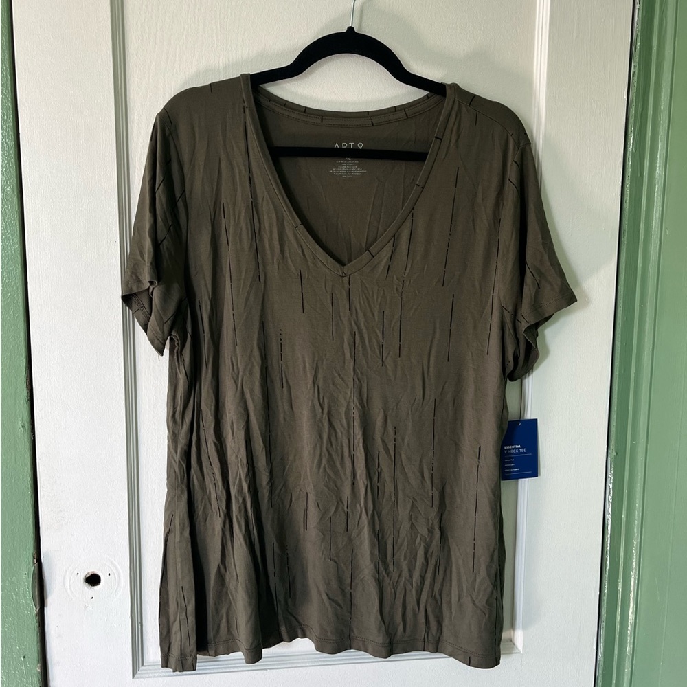 NWT Apt 9 vneck tshirt size XL
